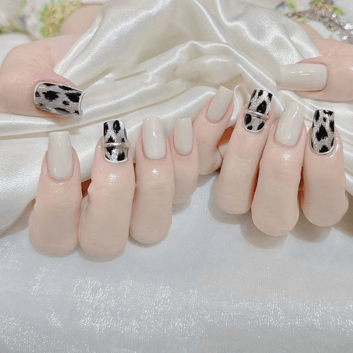 Top 103 Minimal Black and White Nail Designs with Style
