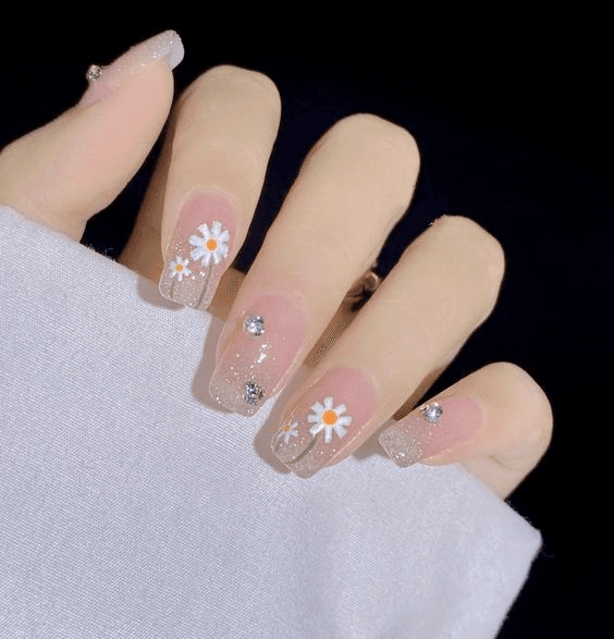 Top 13 Delicate Tiny Flower Nail Art for a Soft Look
