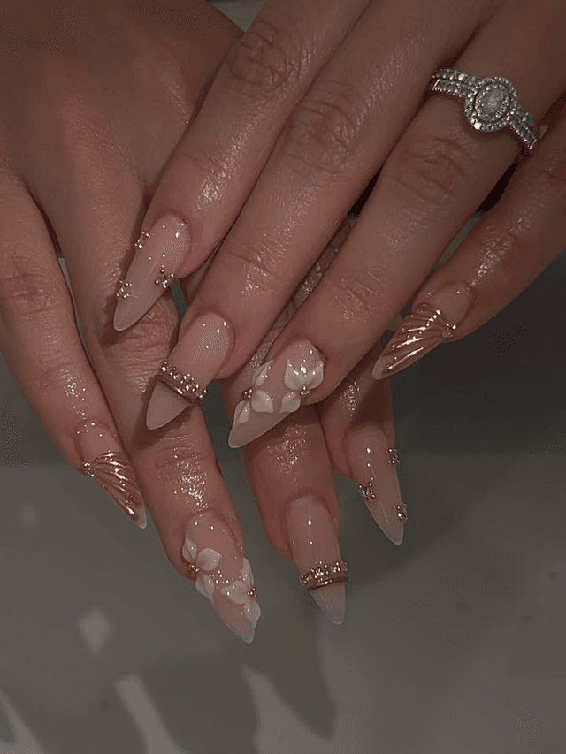 Almond Nail Shape — variation 1