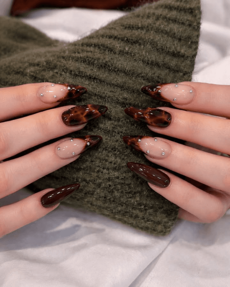 Almond Nail Shape — variation 2